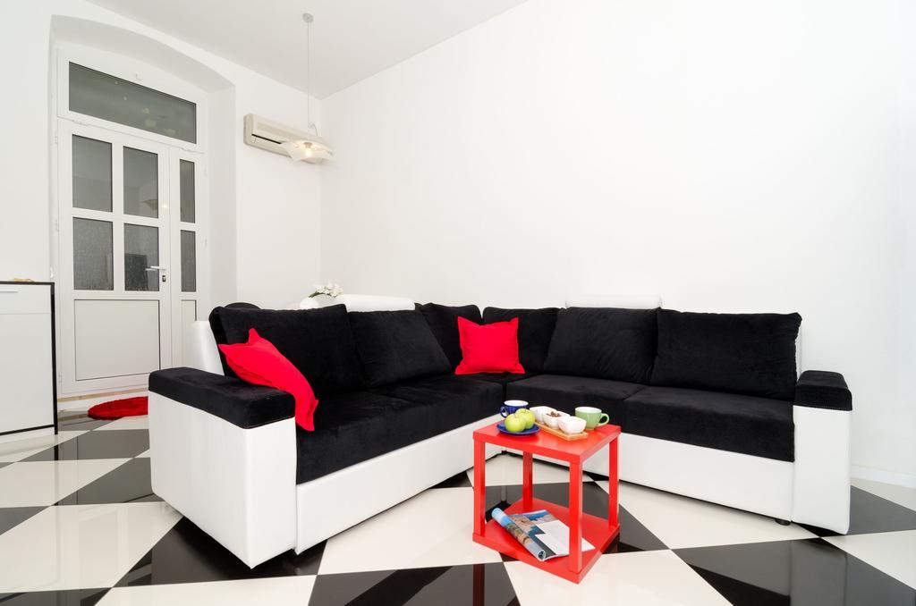 Cinema Close To Port Appartement