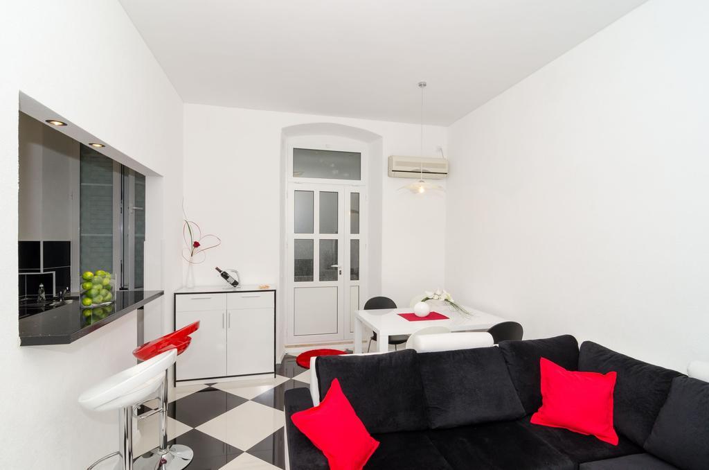 Cinema Close To Port Appartement *